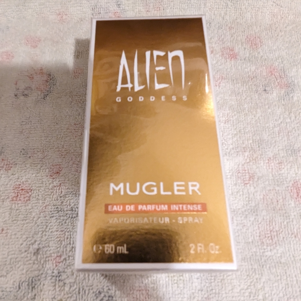 Alien goddess intense